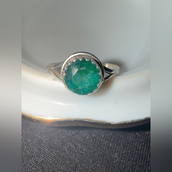 925 Sterling Silver Ring with natural Emerald Green Stone sz 6 1/2 - Picture 9 of 16